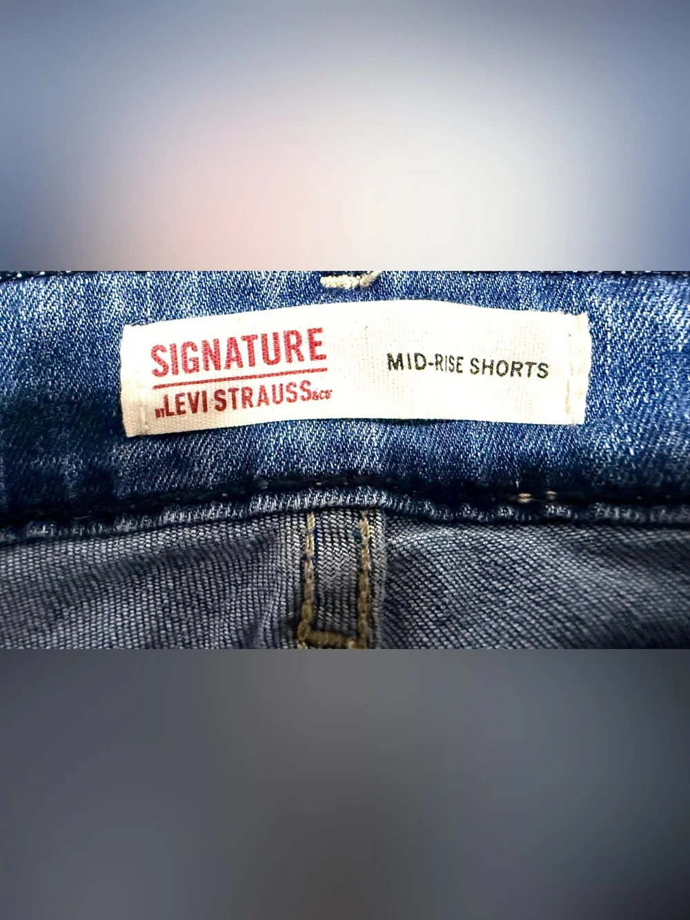 Levi's Women's Medium Blue Cuffed Denim Shorts Size 2 - W26
